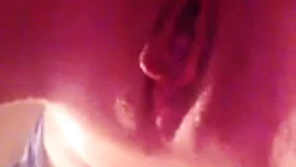 Dik kız fisting ona ıslak kedi