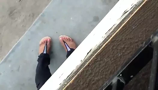 İri güzel kadının ayakları