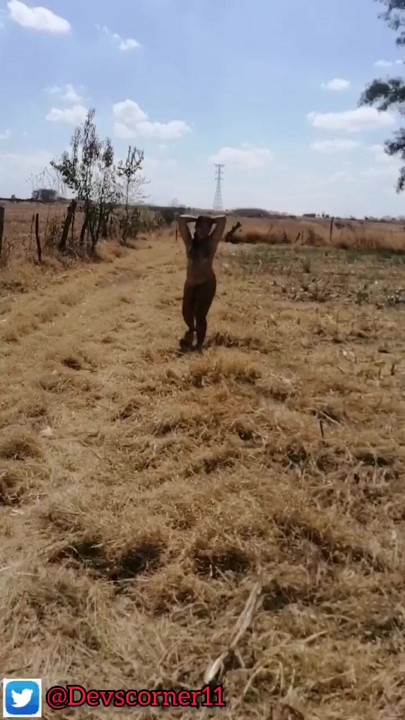 Devska ülkenin yanında güneşin altında tamamen çıplak yürüyor pt2