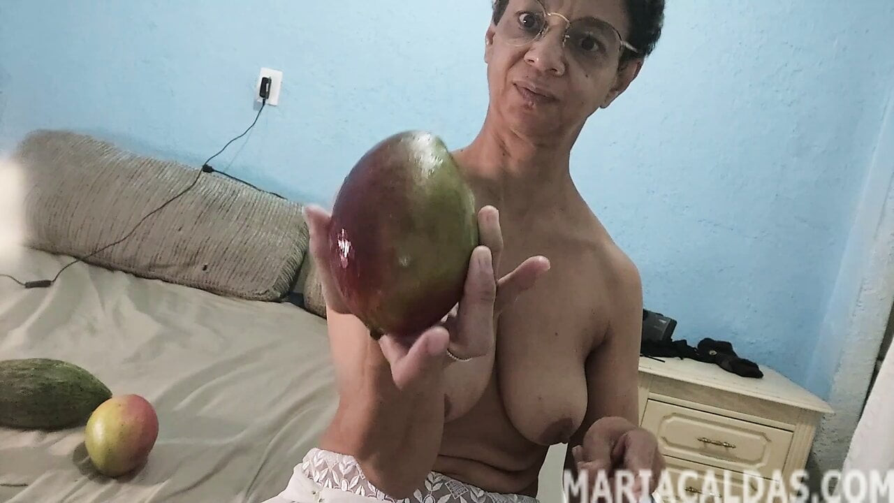 Maria Caldas inserting giant objects gaping her asshole