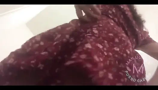 Komşumun eteğinin altında