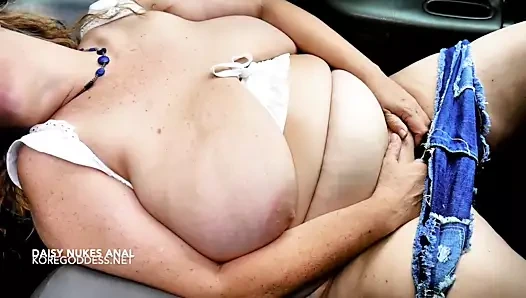 Büyük memeli Daisy Nukes anal seks yapıyor