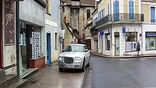 Fransız lezbiyen sürtükler barda yalayarak eğleniyor