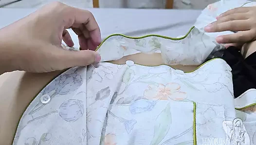 Tesettürlü baldız yatağımda yatıyor ve sıkı amının tadına bakıyor - minokiiko