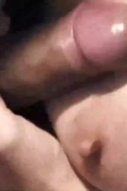 Настоящая любительская милфа и друзья мужа в тройничке