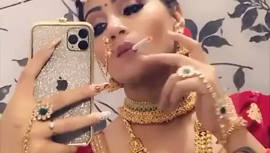 Desi randi müşterisi için bir gece için hazırlanıyor