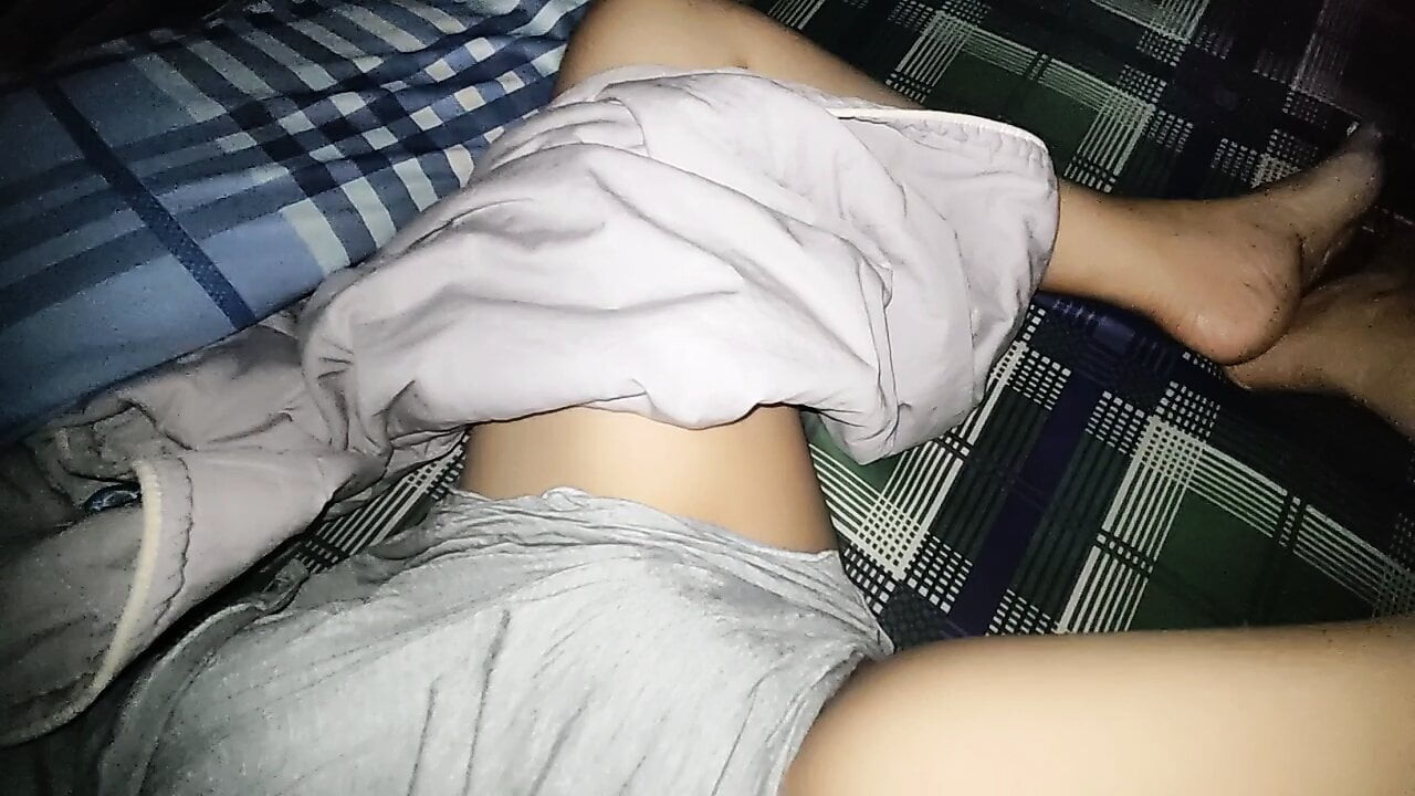 Üvey kardeşimin odama gelip pantolonu ıslandığında ne yaptığını bilmiyorum.