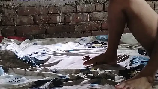 Sexy desi bhabhi ko din me thukai