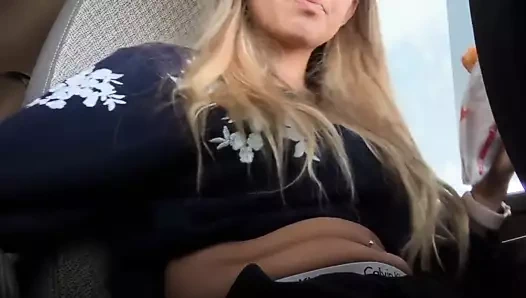 Benzin istasyonu yiyecekleriyle cansız göbek dolması