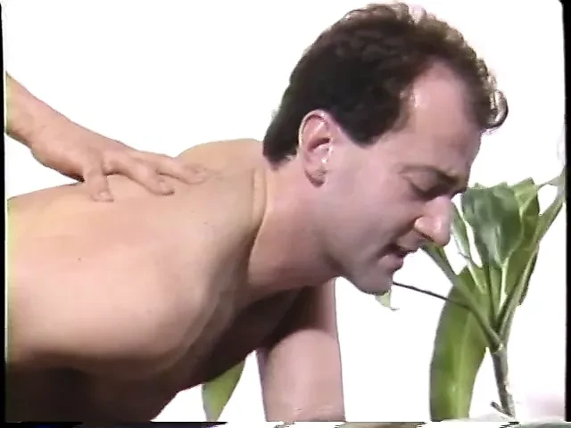 Redhead mastürbasyon üzerinde kanepe süre koca sikikleri başka adam