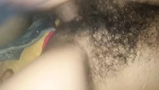 Karımı kandırıyorum.