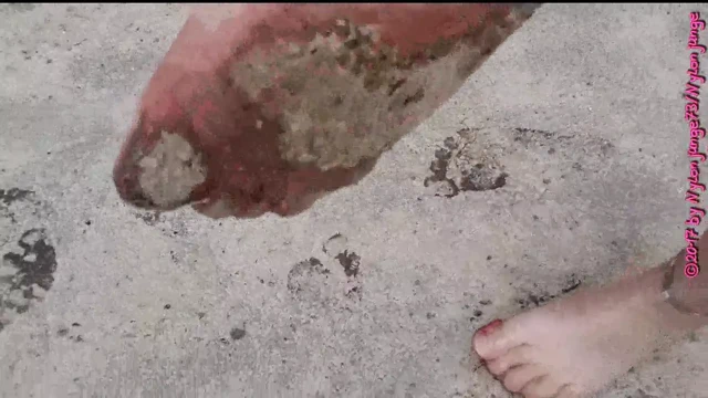 Islak ve kirli külotlu çorap