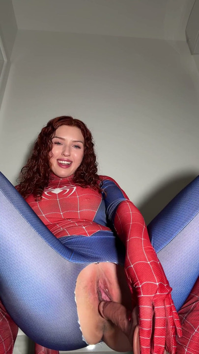 Mary Jane seni binmeyi ve seni orgazm etmeyi hayal ediyor