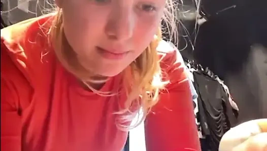 Soyunma odasında aşırı sikişiyor