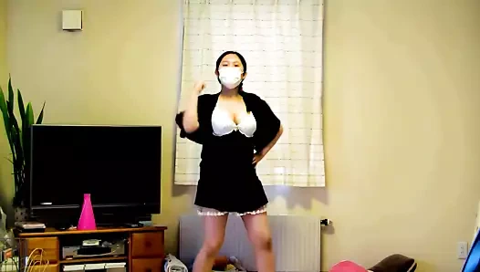 Japon büyük memeler dansçı