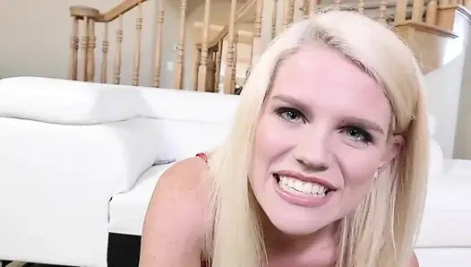 Красотка-блондинка Nikki Sweet получает отчима ее отчима большей подруги