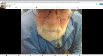 Sevimli abuelito oynama ile onun horoz üzerinde kam