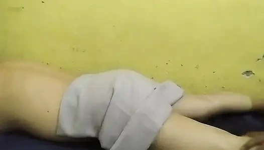 Gemoy fışkırtana kadar amcık yalamayı seviyor