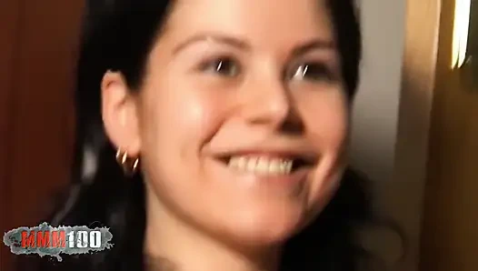 Nikita: Utangaç Nikita'nın poz veren 16 resmi