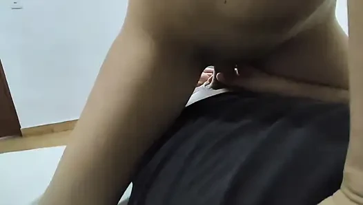 Üvey teyzem tatile geldi ve yalnızken onu yememi seviyor