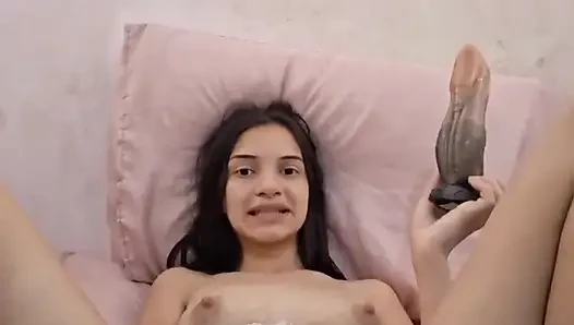 Islak amcığıma amatör aşırı yumruk sokma