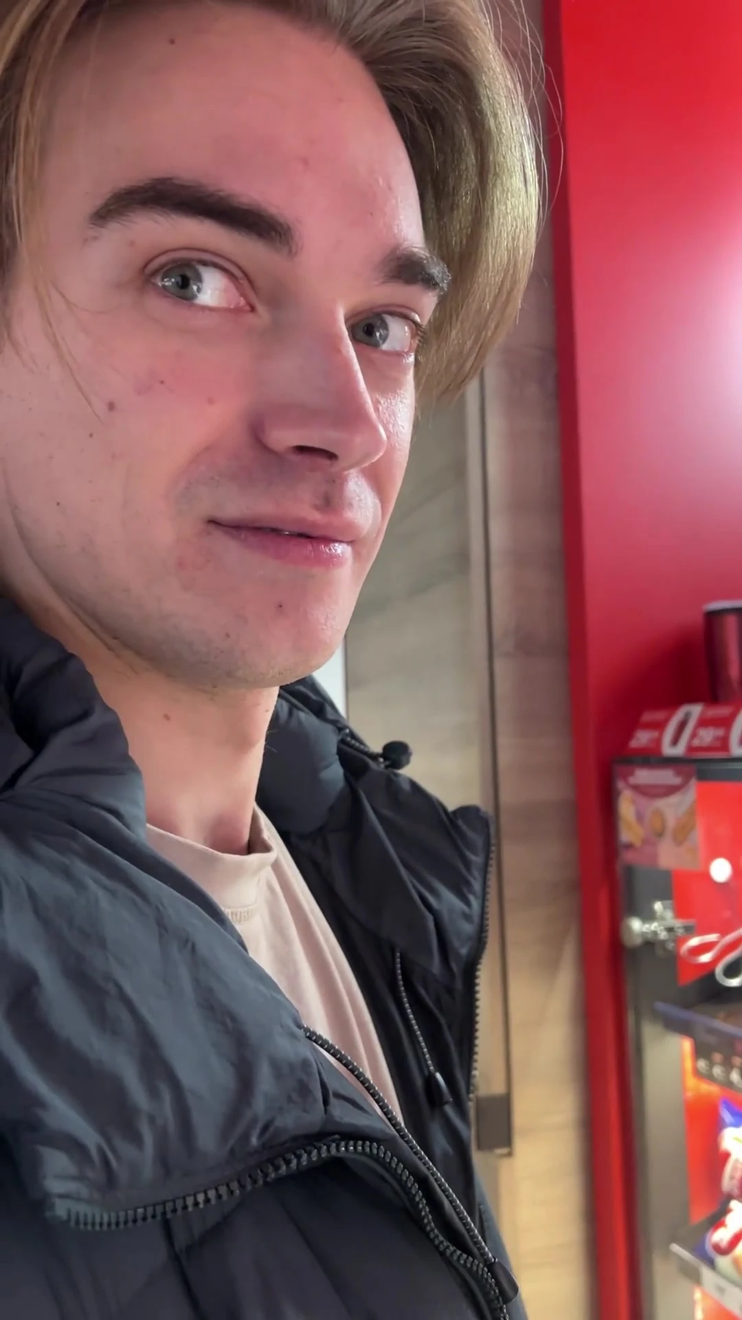 हसीना फिल्म देखने के लिए पहली डेट पर घूमने आई थी - चूसा और उसके मुंह में वीर्य