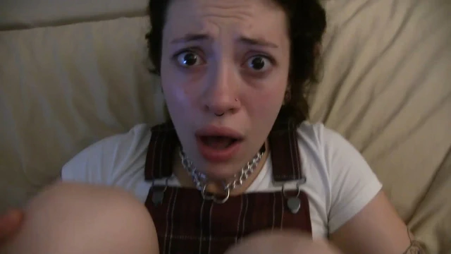 Liseli kız (üniformalı) erkek bakış açısıyla üvey babasını baştan çıkarıyor!