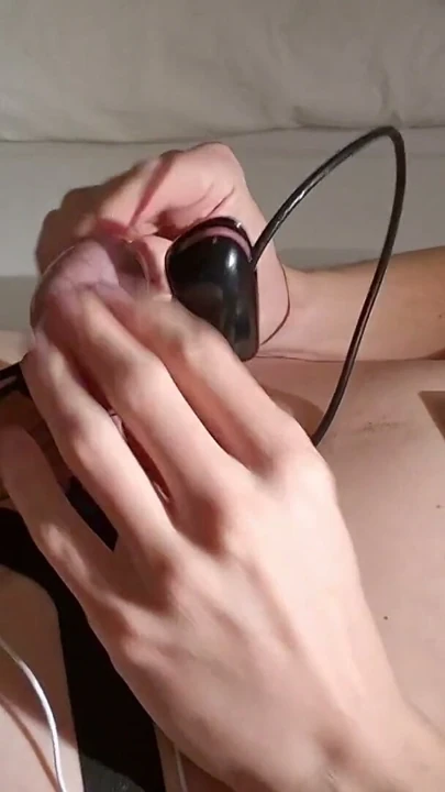 Penis kafesiyle bağlanmış ve Estim ile işkence ediliyor | Bölüm 2