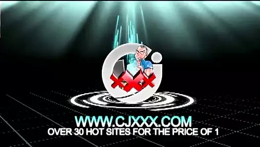 Mark okşayarak onun horoz