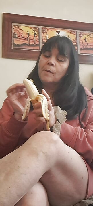 Üvey anne, sütünü fışkırtman için benimle mastürbasyon yap