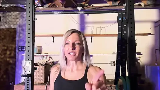Güçlü sarışın pull-up'lar