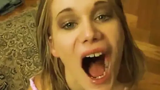 Genç kız eğitiliyor