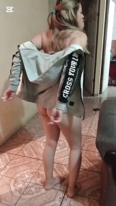 My sister-in-law dances for me to break her ass