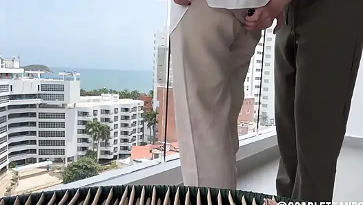 Üvey erkek kardeşim Nastro'nun eski sevgilisiyle tatile gidiyorum