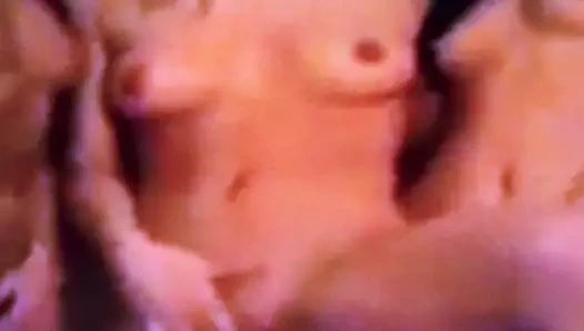 hotwife içinde 3way lezbiyen