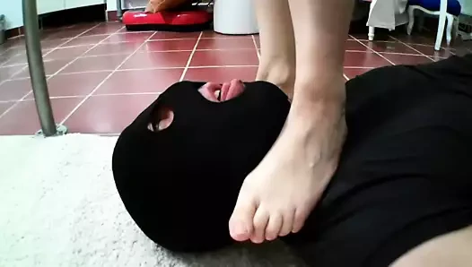 Leydi morgana boğazını, yüzünü ve kafasını eziyor