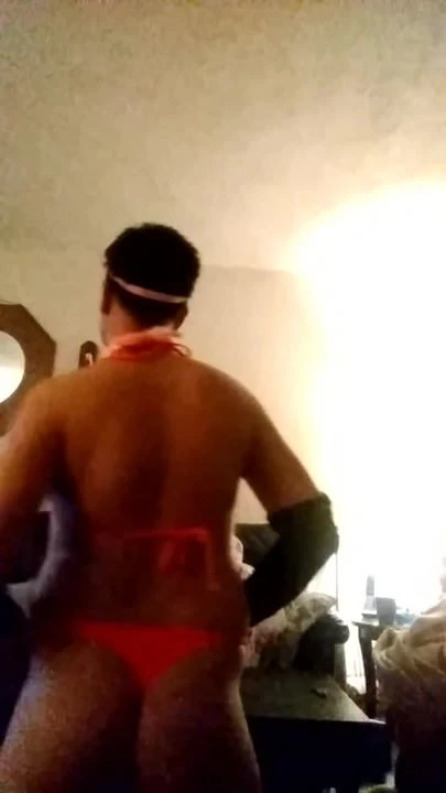 Сисси-сучка, глупый кроссдрессер