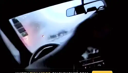 Sapık MILF arabaya binmek istiyor