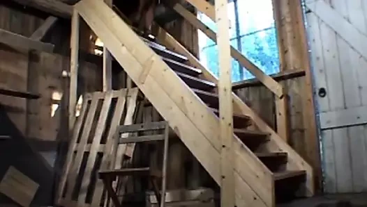 İri göğüslü Fransız polis memuru amını mor dildoyla dolduruyor