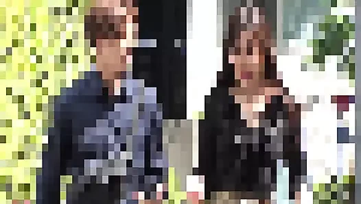 Ateşli bir Japon kızı alıp dölle dolduruyor.