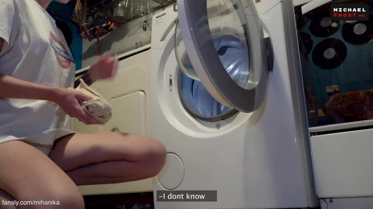 Yardım et, üvey kardeşim! sıkıştım!