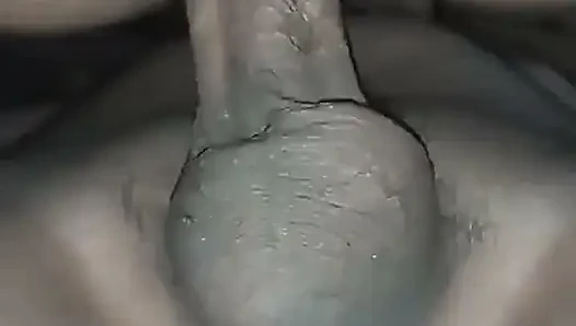 Üstüne boşalana kadar sikimi Eva'nın amına sokuyorum