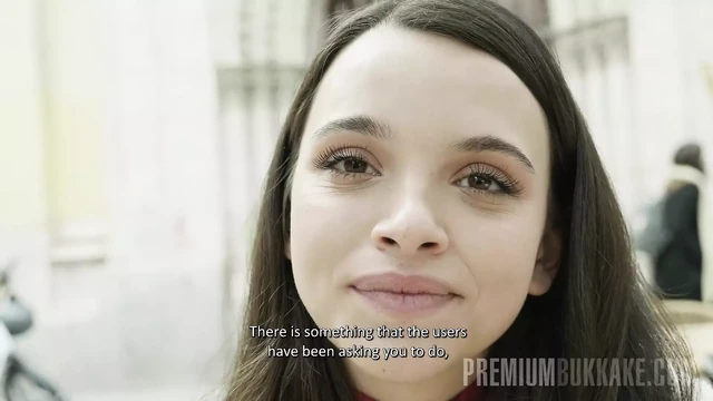 PremiumBukkake - Ohana Petite глотает 203 огромных порций спермы в рождественском буккаке, пьет сперму и получает камшот на лицо после