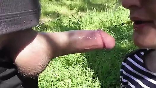 Doğada yaramaz - açık havada çalıda sikişiyor