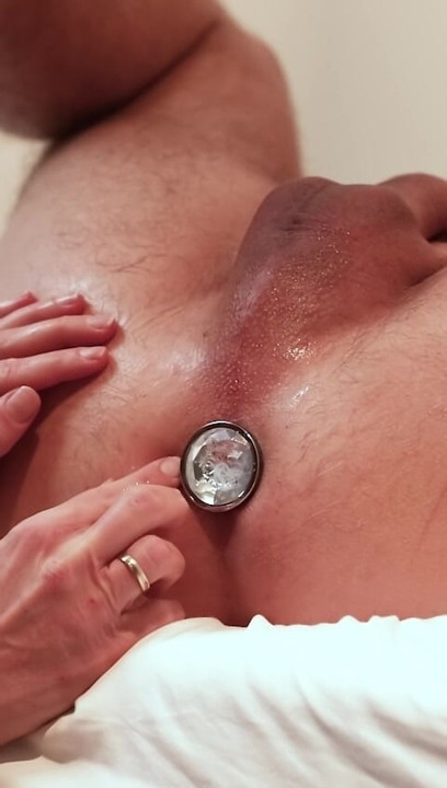 Benimle gel ve kocamın deliklerini sikişimi izle, buna bayılıyor!