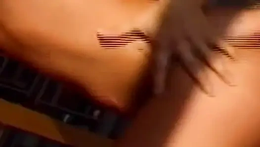 Sarkan rosebud yoğun anal esnetmeden sonra sırılsıklam