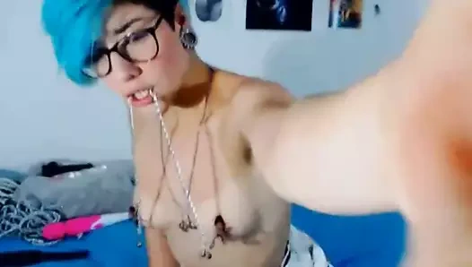 latina,nippclamps