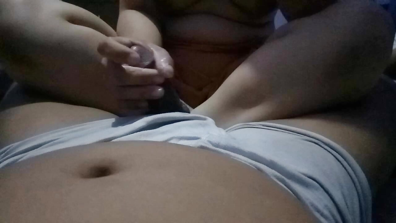 Hizmetçi odasını temizledikten sonra orta yaşlı seksi kadınla seks yapıyor