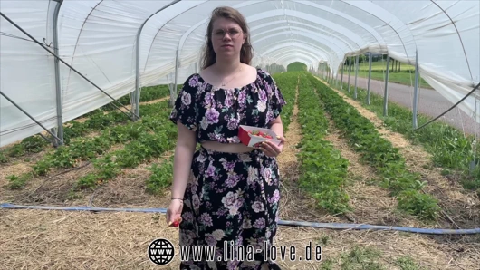 Kaltak?!? Çiftçinin birkaç çilek için sikişmesine ve anal yapmasına izin verin!