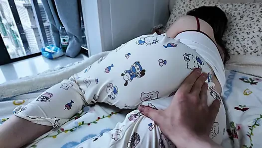 Su üvey kız kardeşim ilk kez tadıyor